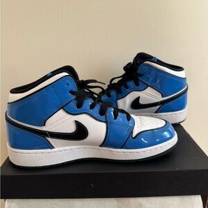 Jordan 1 mid in excellent condition